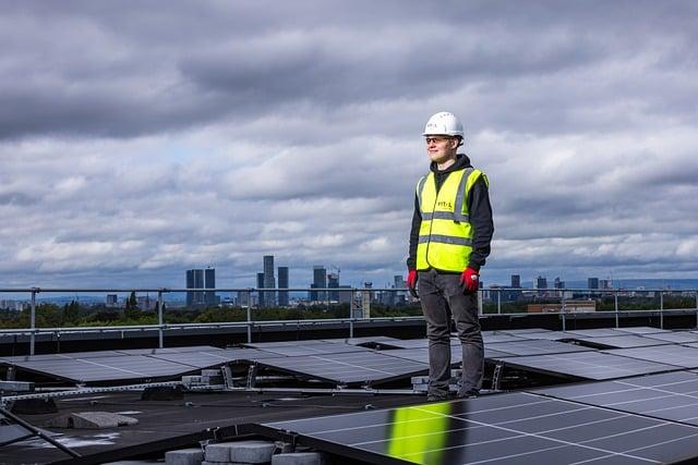 Klíčové komponenty solární elektrárny: Co všechno budete potřebovat